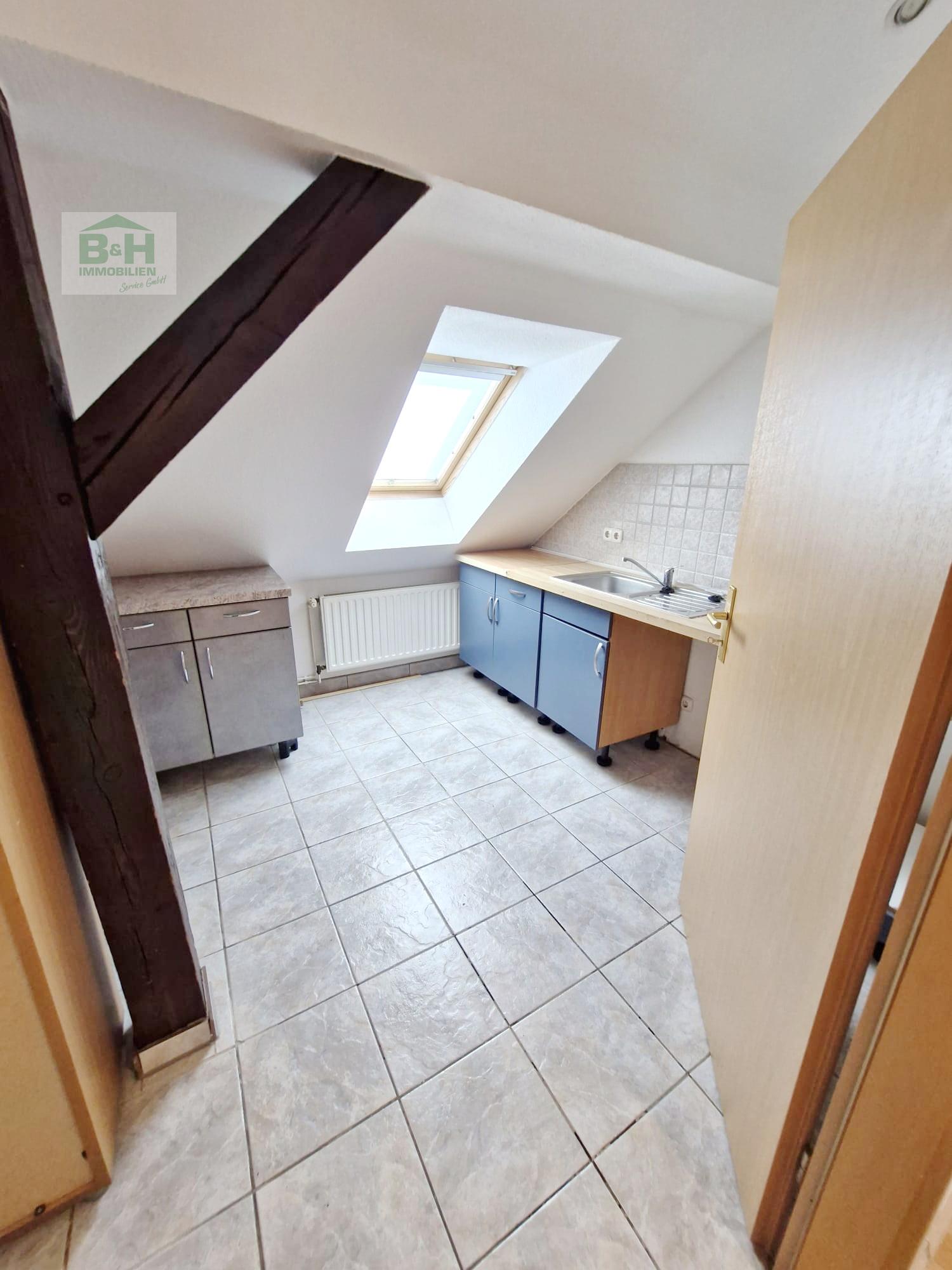Süsse Dachwohnung 2 Zimmer ca. 45 qm mit Stellplatz im gepflegten 8 Fam.-haus in Dessau Nord — Vorschaubild 10